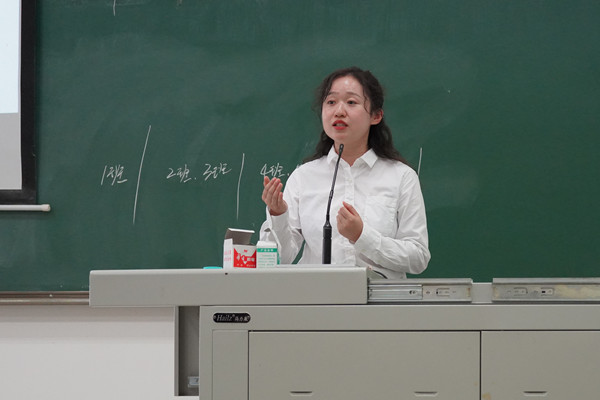 配图五:谭觅老师讲座1_副本.jpg